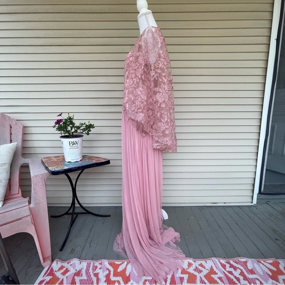 TADASHI SHOJI Embroidered Lace Cape Gown Dress in Rose Quartz Size 16 (NWT) - Picture 5 of 15